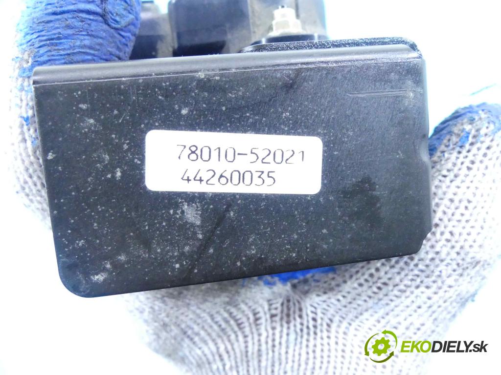 Toyota Yaris I 1999-2005 1.4 D4D 75 hp manual 55 kW 1364 cm3 5- pedály 78010-52021 (Pedály)