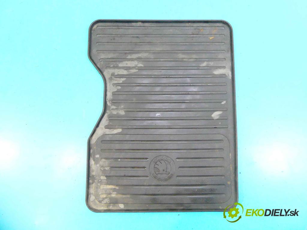 Skoda Felicia 1.3 mpi 68 HP manual 50 kW 1289 cm3 5- Koberce: gumove