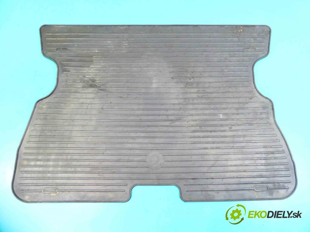 Skoda Felicia 1.3 mpi 68 HP manual 50 kW 1289 cm3 5- Koberce: gumove