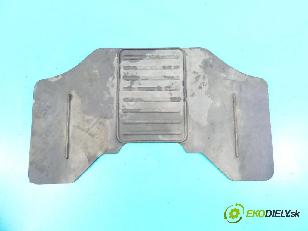 Skoda Felicia 1.3 mpi 68 HP manual 50 kW 1289 cm3 5- Koberce: gumove