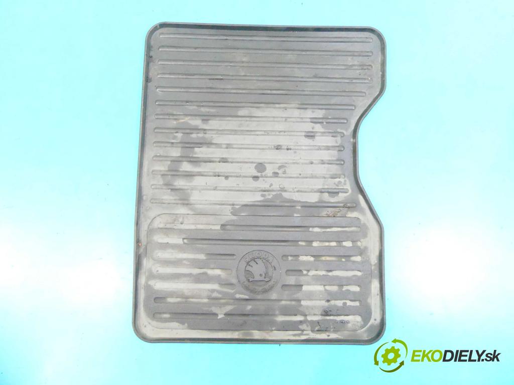 Skoda Felicia 1.3 mpi 68 HP manual 50 kW 1289 cm3 5- Koberce: gumove