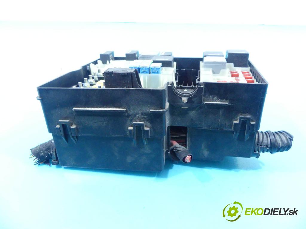 Ford Focus Mk2 2004-2011 1.6 tdci 109 HP manual 80 kW 1560 cm3 5- skrinka poistka 6M5T14K733 (Poistkové skrinky)