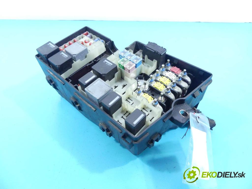 Ford Focus Mk2 2004-2011 1.6 tdci 109 HP manual 80 kW 1560 cm3 5- skrinka poistka 6M5T14K733 (Poistkové skrinky)