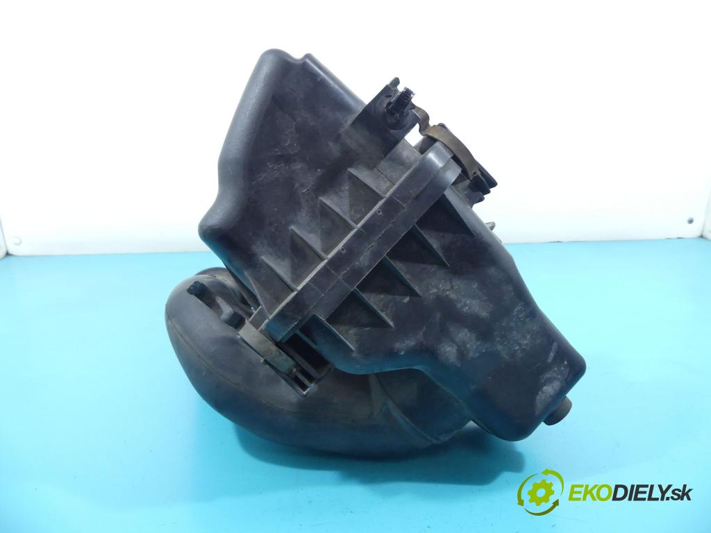 Toyota Yaris II 2005-2011 1.4 D4D 90 hp manual 66 kW 1364 cm3 3- obal filtra vzduchu  (Kryty filtrů)