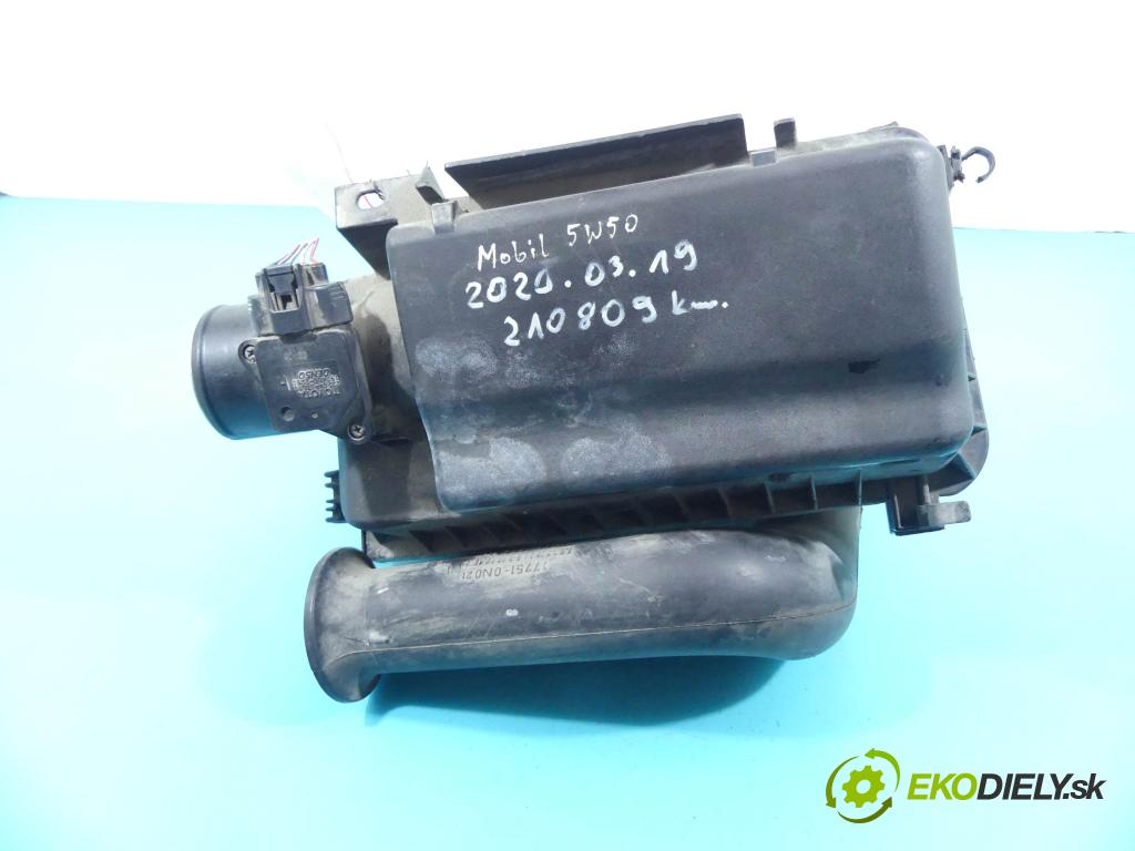 Toyota Yaris II 2005-2011 1.4 D4D 90 hp manual 66 kW 1364 cm3 3- obal filtra vzduchu  (Kryty filtrů)