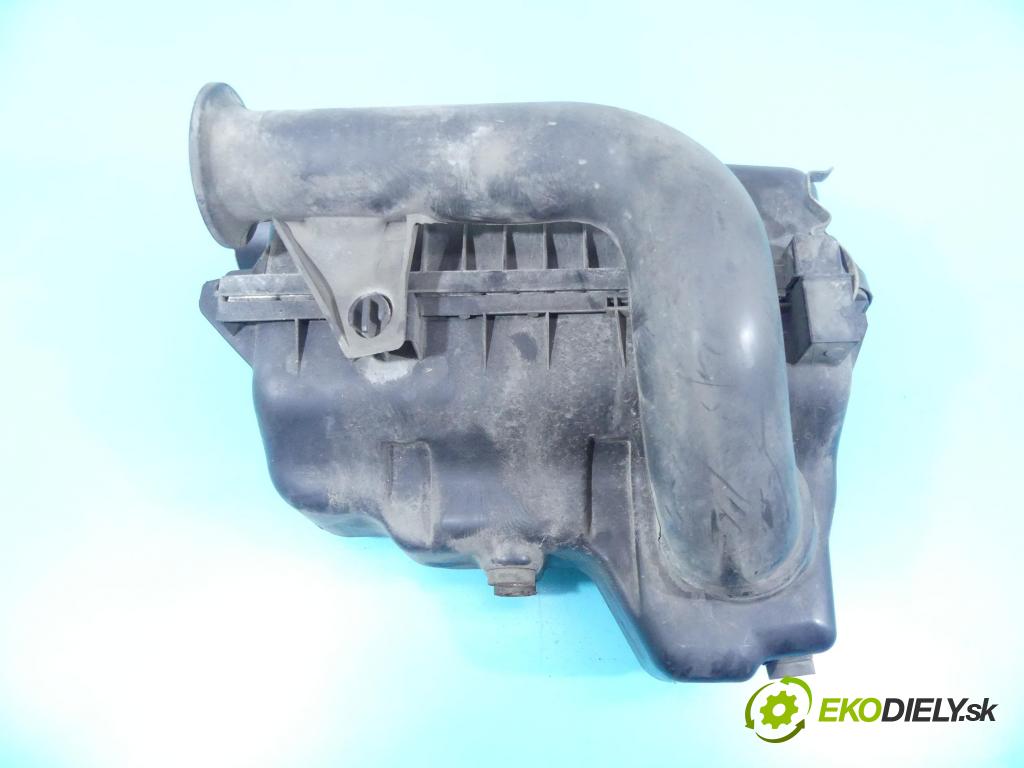 Toyota Yaris II 2005-2011 1.4 D4D 90 hp manual 66 kW 1364 cm3 3- obal filtra vzduchu  (Kryty filtrů)