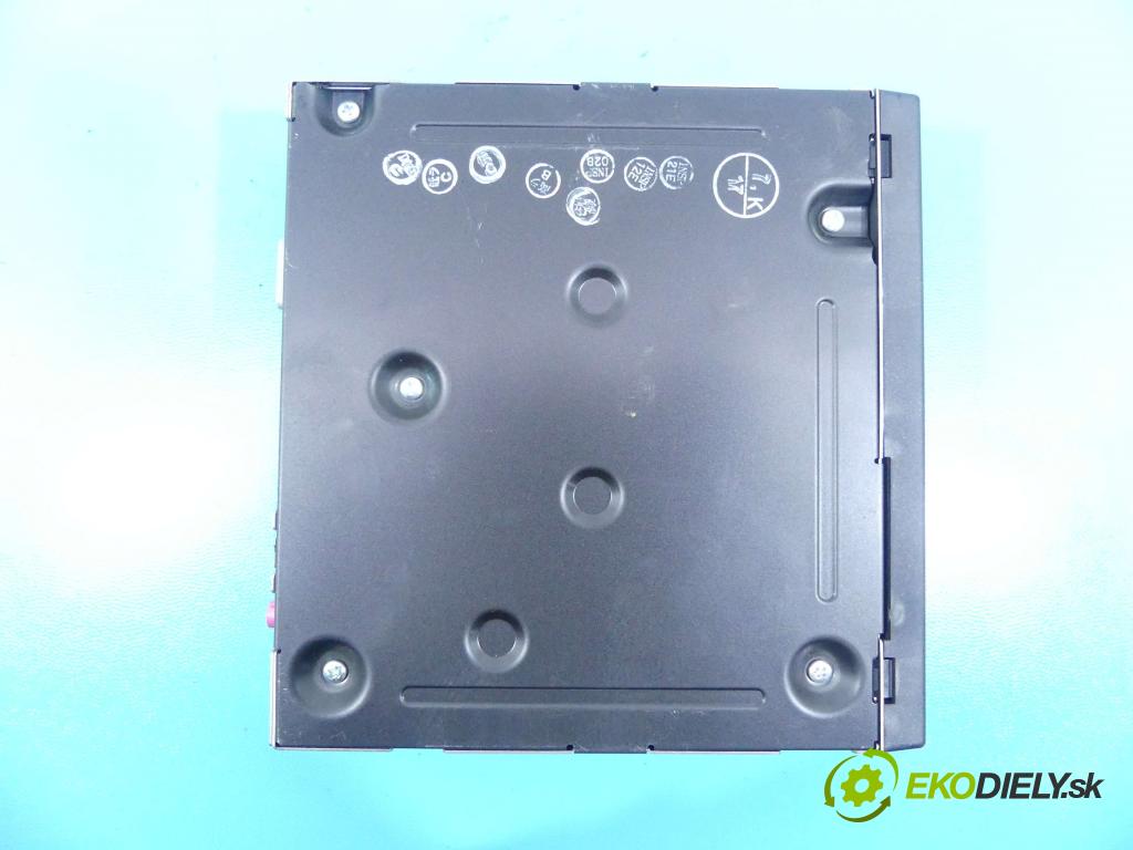 Volvo V70 III 2007-2016 2.0d 136 HP manual 100 kW 1997 cm3 5- Navigácia: 6G92-10E887-BK (GPS navigácie)