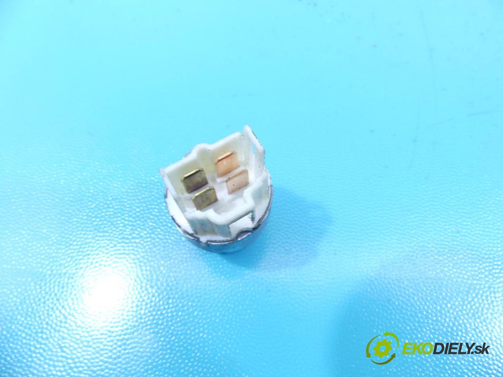 Suzuki Alto 1.1 16v 63 HP manual 46 kW 1061 cm3 5- Relé: 05670-5260 (Relé)