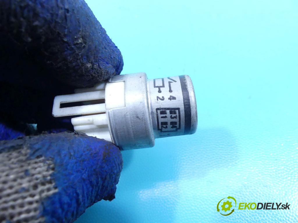 Suzuki Alto 1.1 16v 63 HP manual 46 kW 1061 cm3 5- Relé: 05670-5260 (Relé)