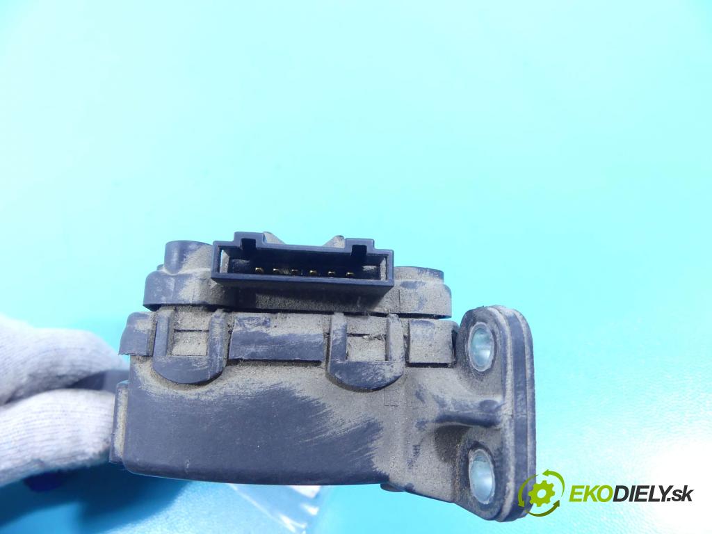 Vw Transporter T5 2003-2015 2.5 tdi 131 HP manual 96 kW 2461 cm3 5- pedále 7H1721503 (Pedále)