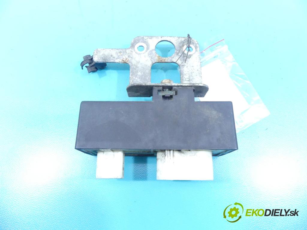 Vw Polo V 6R 2009-2017 1.6 tdi 90 HP manual 66 kW 1598 cm3 5- Relé:  (Relé)