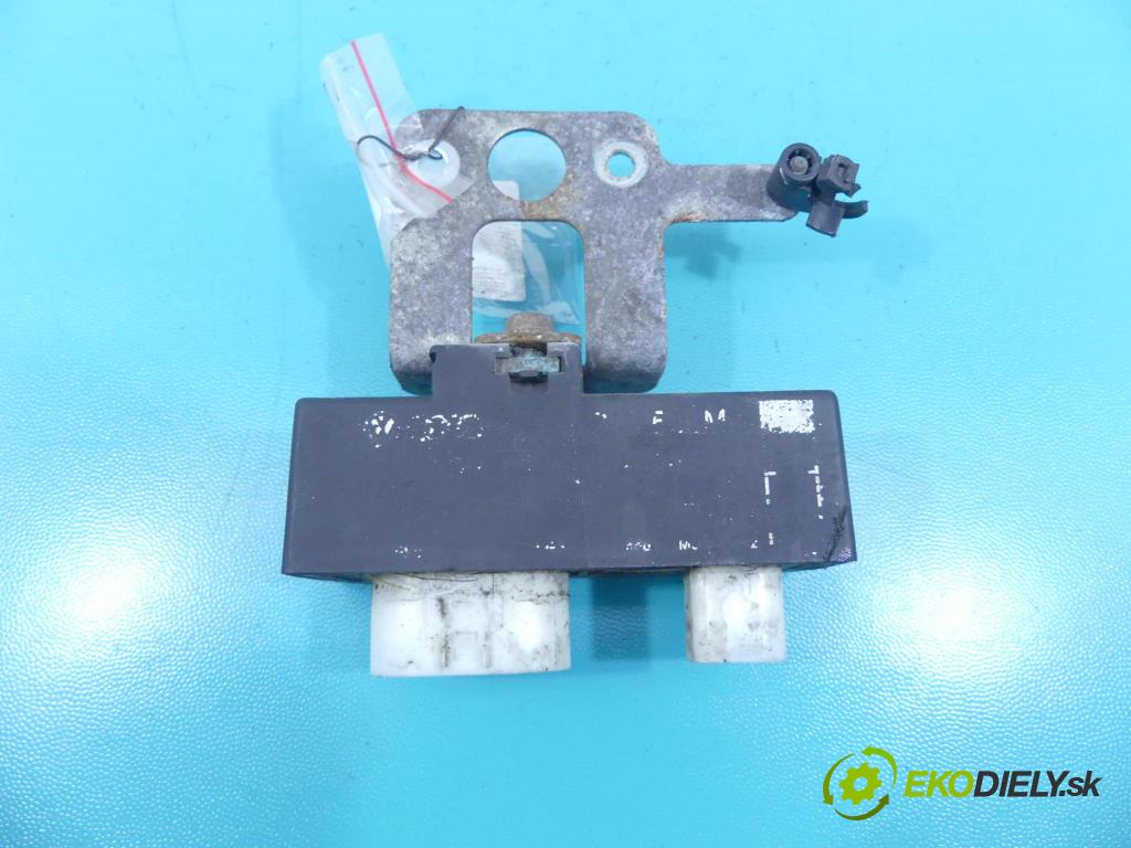 Vw Polo V 6R 2009-2017 1.6 tdi 90 HP manual 66 kW 1598 cm3 5- Relé:  (Relé)