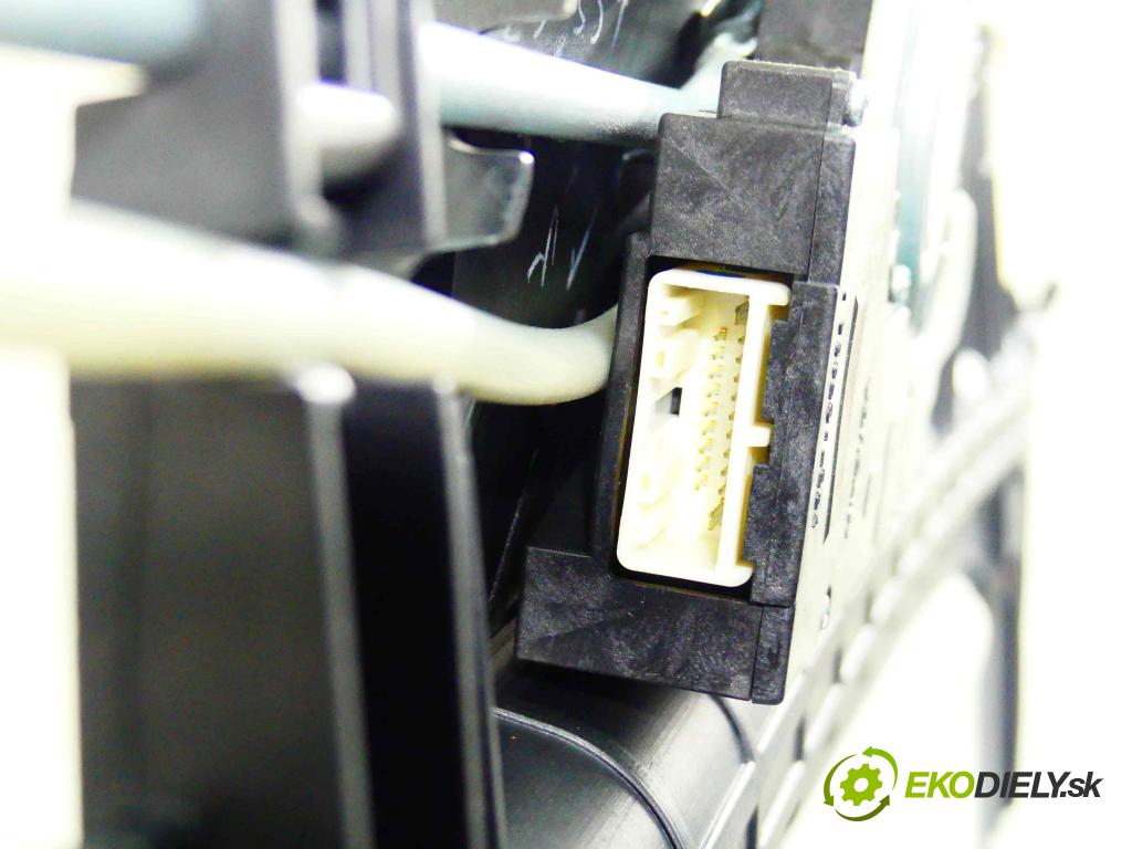 Subaru Outback IV 09-14 2.0 D boxer 150 hp manual 110 kW 1998 cm3 5- Střešní okno:  (Okna karoserie)