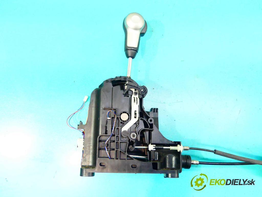 Nissan X-trail II 2008-2013 2.0 dci 150 HP automatic 110 kW 1995 cm3 5- Páka: Změny: stupeň,rýchlosť  (Rýchlostné páky / kulisy)