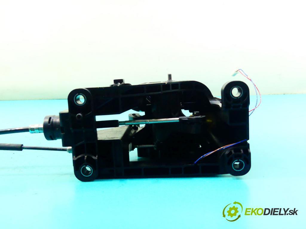 Nissan X-trail II 2008-2013 2.0 dci 150 HP automatic 110 kW 1995 cm3 5- Páka: Změny: stupeň,rýchlosť  (Rýchlostné páky / kulisy)