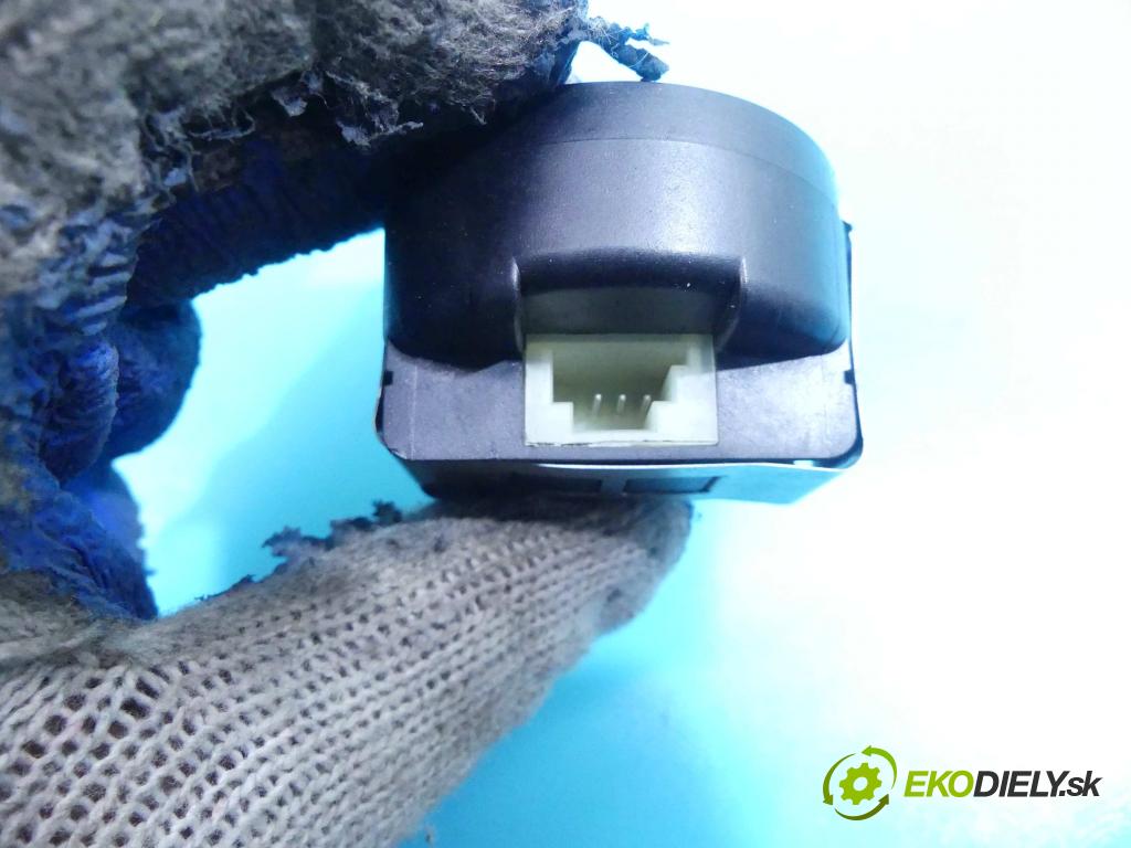 Mercedes E W212 2009-2016 2,2.0 cdi 170 HP automatic 125 kW 2143 cm3 4- snímač déšť: A2048708826 (Snímače dažďa)