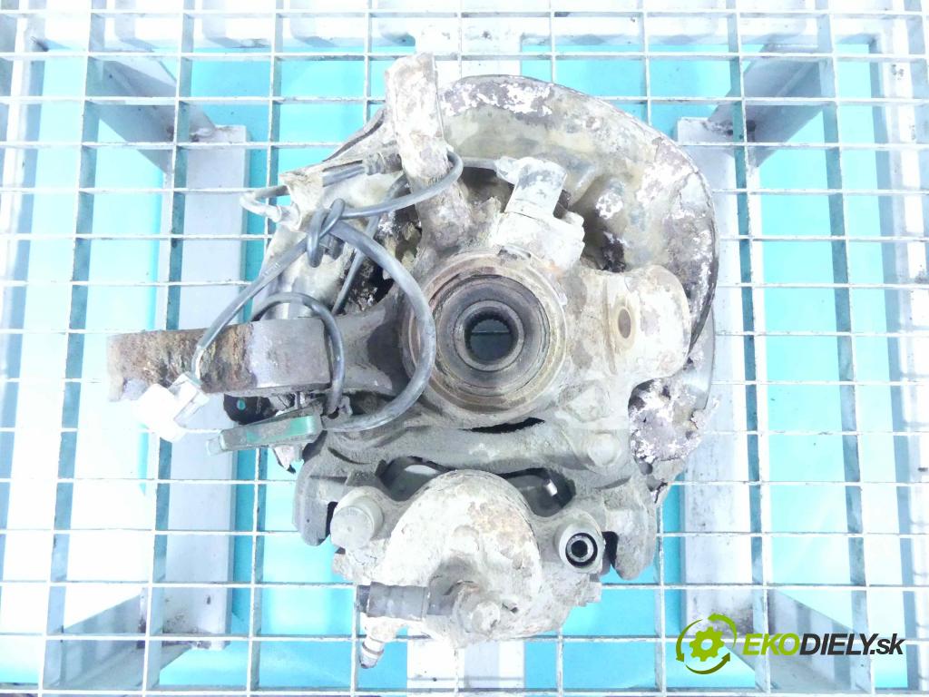 Toyota Avensis I T22 1997-2003 1.6 16v 110 HP manual 81 kW 1587 cm3 5- náboj pravé  (Náboje)
