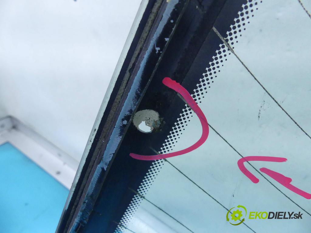 Mercedes 124 2.5d 126 hp manual 93 kW 2497 cm3 4- sklo zadní  (Okna zadní)