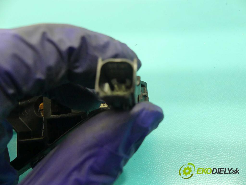 Lancia Thema II 2011-2014 3.0 CRD 239KM automatic 176 kW 2987 cm3 4- rukoväť predné ľavé mimo: 04589855AF (Vonkajšie predné ľavé)