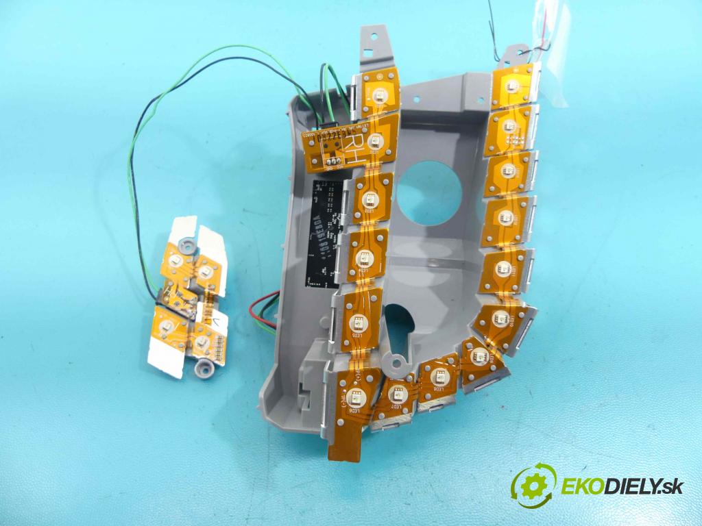 Lancia Thema II 2011-2014 3.0 CRD 239KM automatic 176 kW 2987 cm3 4- Reflektor: pravý  (Pravé)