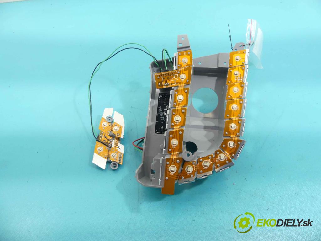 Lancia Thema II 2011-2014 3.0 CRD 239KM automatic 176 kW 2987 cm3 4- Reflektor: pravý  (Pravé)