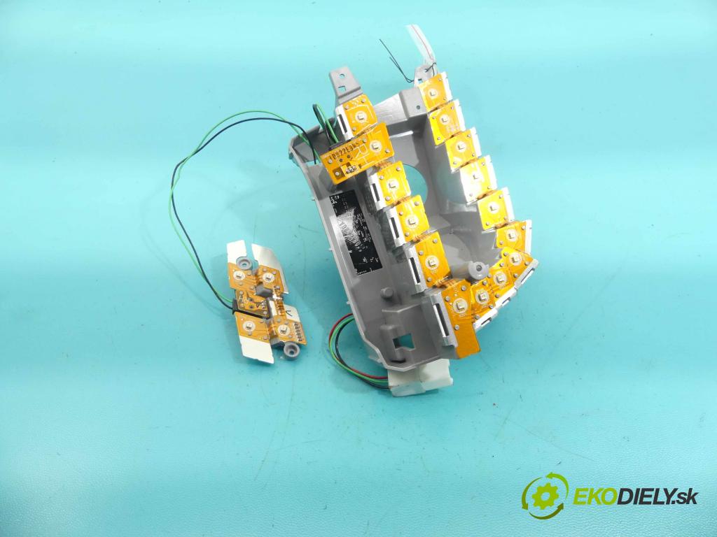 Lancia Thema II 2011-2014 3.0 CRD 239KM automatic 176 kW 2987 cm3 4- Reflektor: pravý  (Pravé)