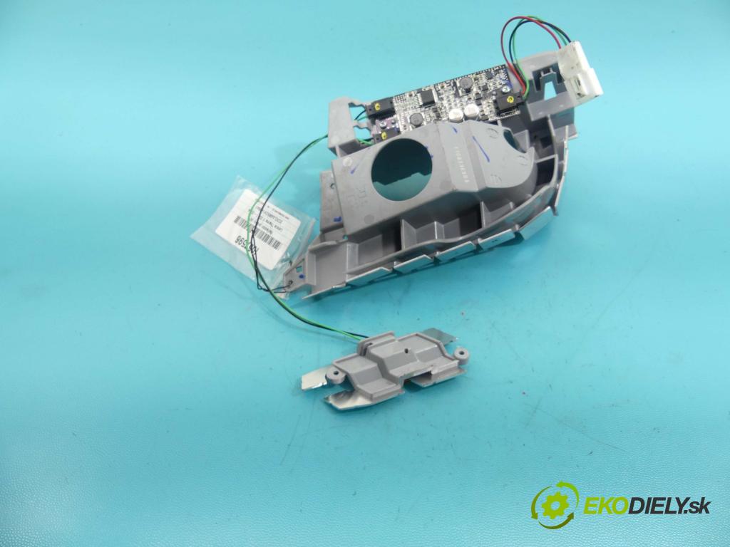 Lancia Thema II 2011-2014 3.0 CRD 239KM automatic 176 kW 2987 cm3 4- Reflektor: pravý  (Pravé)