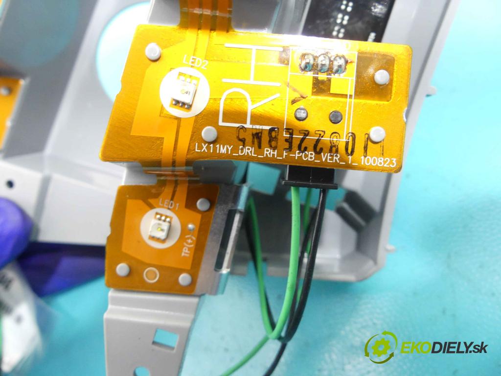 Lancia Thema II 2011-2014 3.0 CRD 239KM automatic 176 kW 2987 cm3 4- Reflektor: pravý  (Pravé)