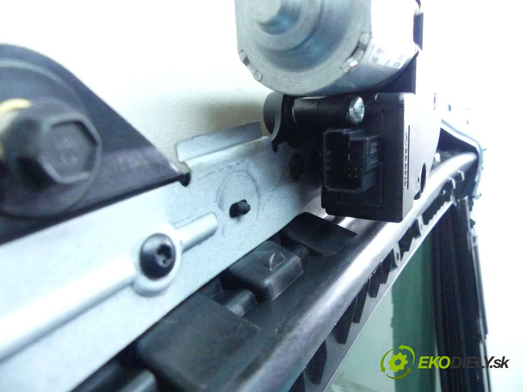 Bmw 7 F01 2008-2015 4.4 V8 XDrive 408KM automatic 300 kW 4395 cm3 4- Střešní okno: 7193398 (Okna karoserie)