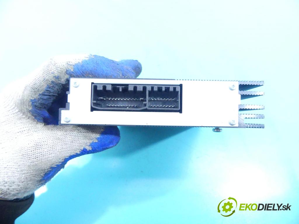 Lancia Thema II 2011-2014 3.0 CRD 239KM automatic 176 kW 2987 cm3 4- Zesilovač: P05064981AI (Zosilňovače)