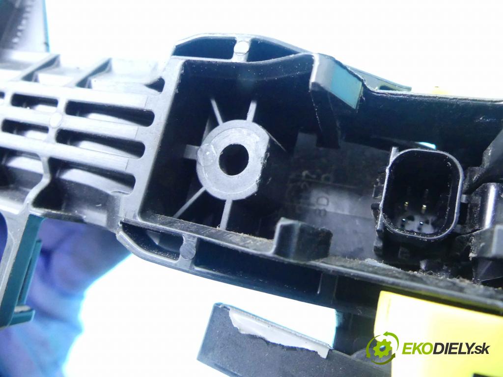 Toyota Verso 2009-2018 2.0 D4D 126 HP manual 93 kW 1998 cm3 5- rukoväť predné ľavé mimo:  (Vonkajšie predné ľavé)