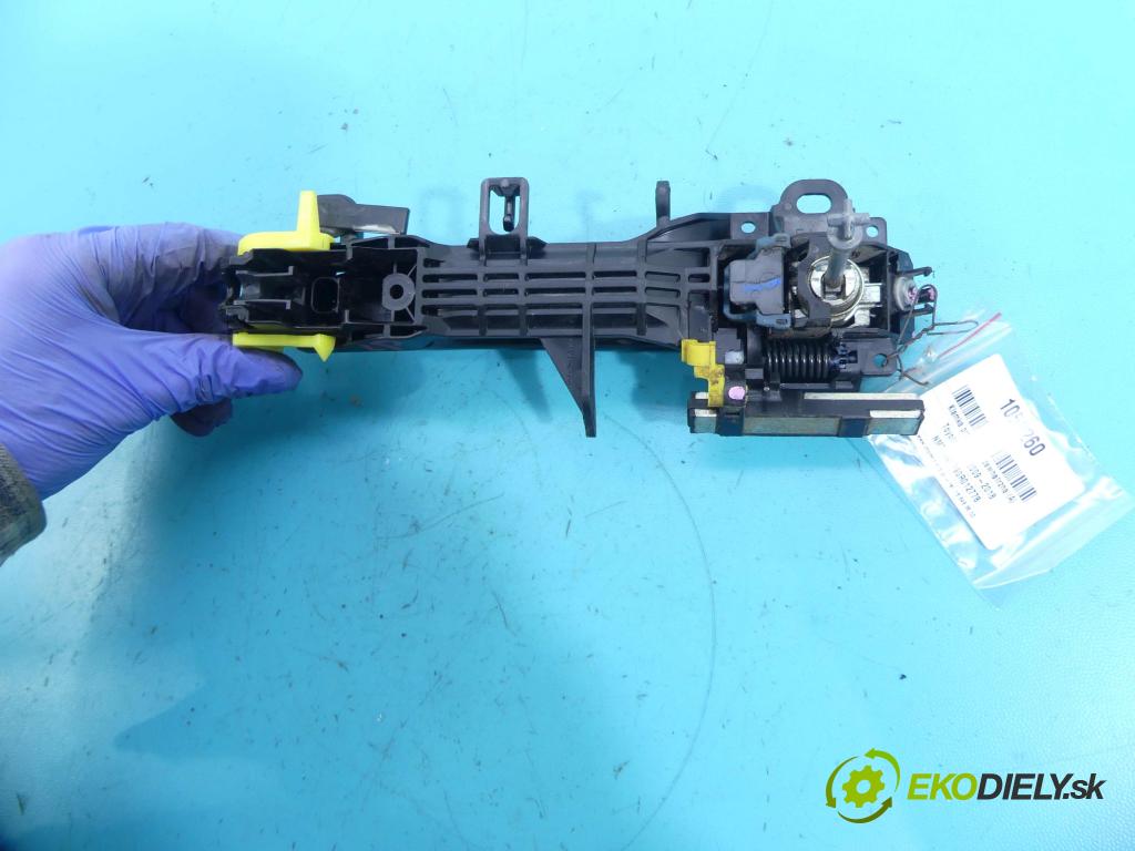 Toyota Verso 2009-2018 2.0 D4D 126 HP manual 93 kW 1998 cm3 5- rukoväť predné ľavé mimo:  (Vonkajšie predné ľavé)