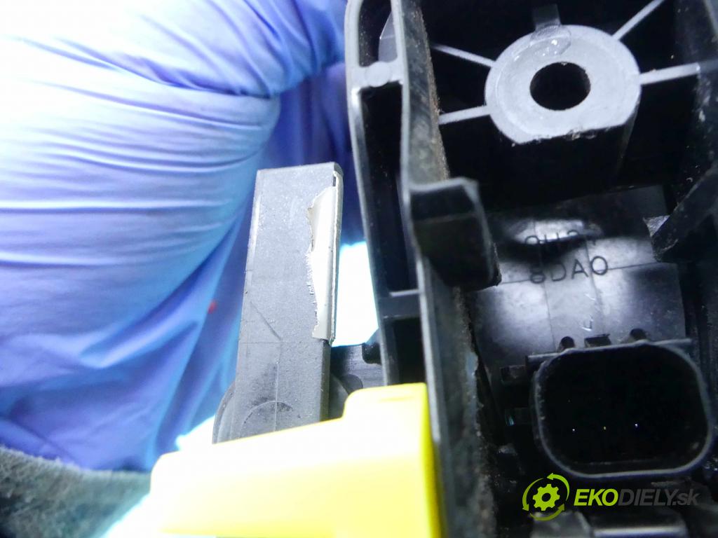 Toyota Verso 2009-2018 2.0 D4D 126 HP manual 93 kW 1998 cm3 5- rukoväť predné ľavé mimo:  (Vonkajšie predné ľavé)