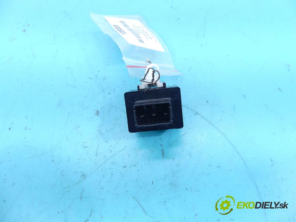 Toyota Verso 2009-2018 2.0 D4D 126 HP manual 93 kW 1998 cm3 5- Relé: 895A1-68010 (Relé)