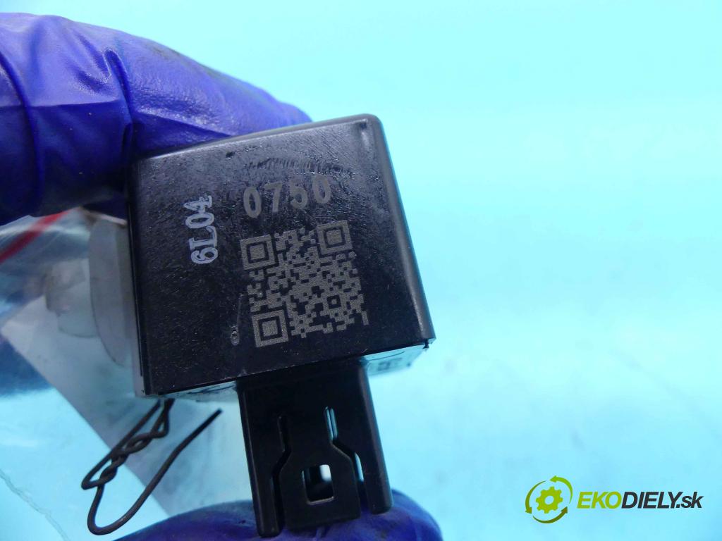 Toyota Verso 2009-2018 2.0 D4D 126 HP manual 93 kW 1998 cm3 5- Relé: 895A1-68010 (Relé)