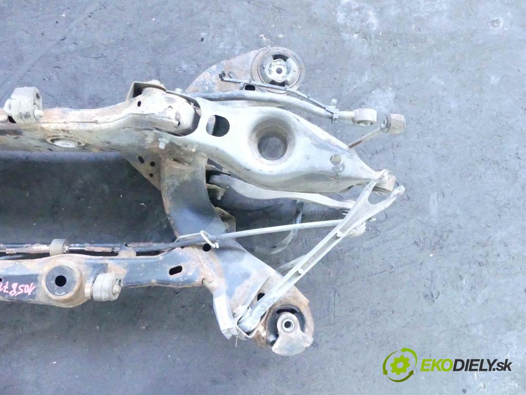 Lancia Thema II 2011-2014 3.0 CRD 239KM automatic 176 kW 2987 cm3 4- zadní výztuha