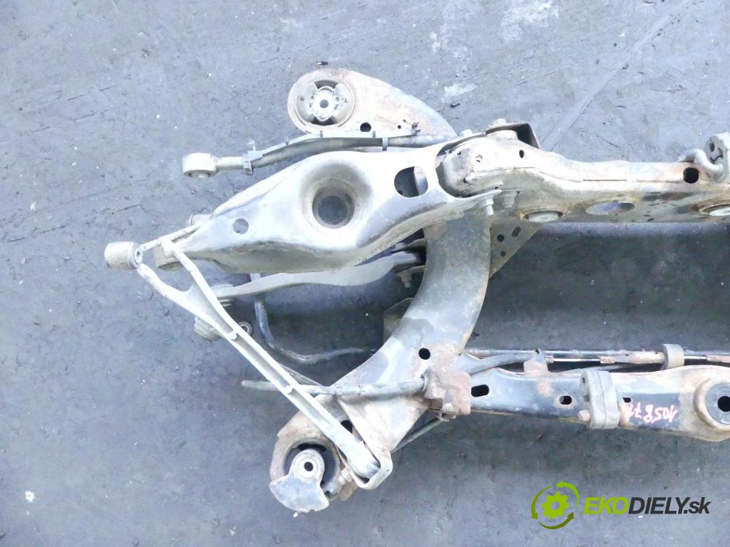 Lancia Thema II 2011-2014 3.0 CRD 239KM automatic 176 kW 2987 cm3 4- zadní výztuha