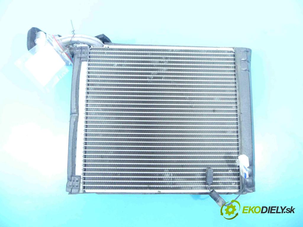 Toyota Verso 2009-2018 2.0 D4D 126 HP manual 93 kW 1998 cm3 5- radiator  (Radiátory kúrenia)