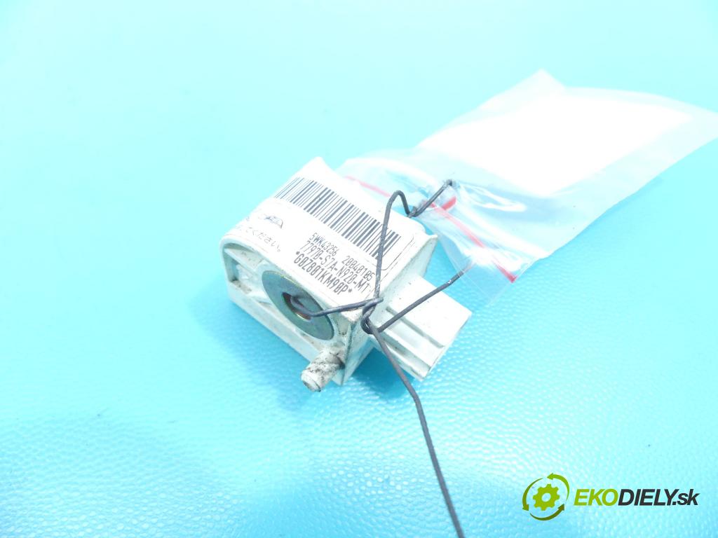 Honda Stream 2.0 16v 156 HP manual 115 kW 1998 cm3 5- snímač šokovat: 5WK43256 (Snímače nárazu)