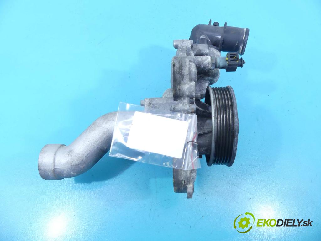 Lancia Thema II 2011-2014 3.0 CRD 239KM automatic 176 kW 2987 cm3 4- čerpadlo vody  (Vodní pumpy)