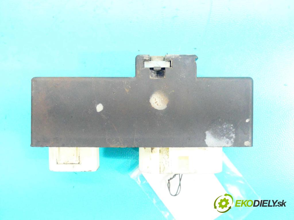 Seat Cordoba I 1993-2002 1.9 sdi 68 HP manual 50 kW 1896 cm3 4- Relé: 898838000 (Relé)