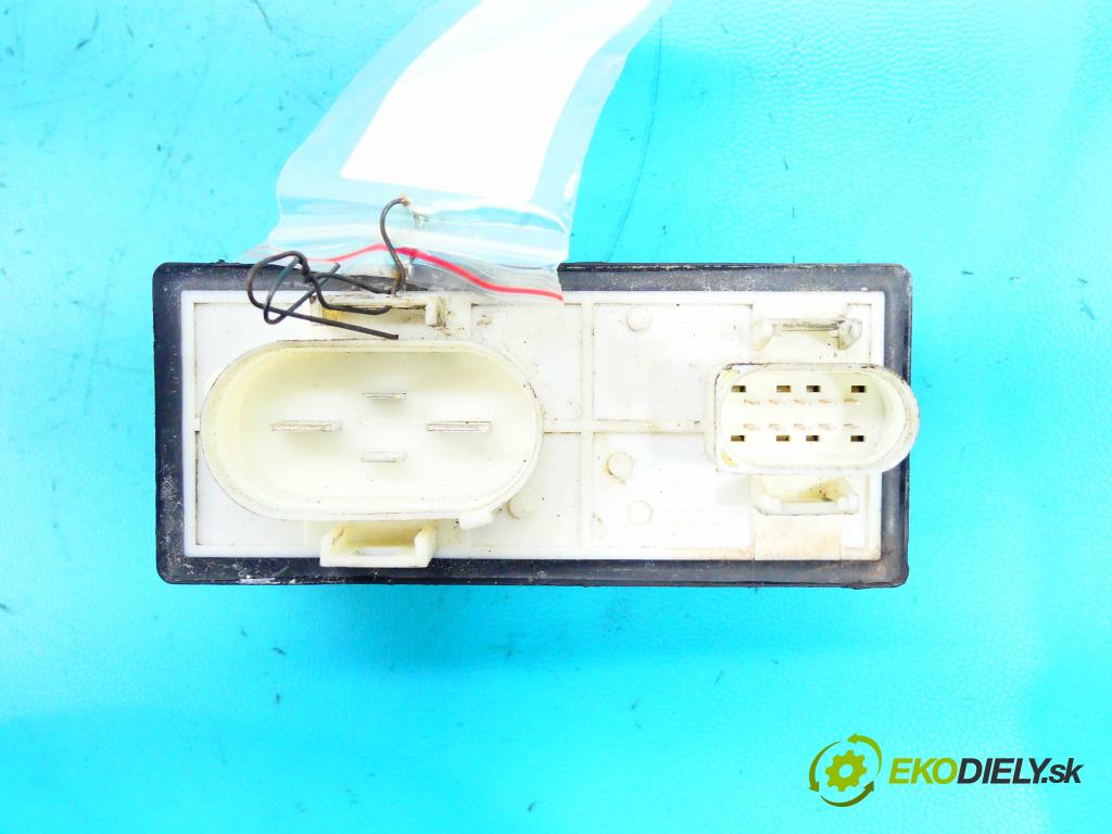 Seat Cordoba I 1993-2002 1.9 sdi 68 HP manual 50 kW 1896 cm3 4- Relé: 898838000 (Relé)