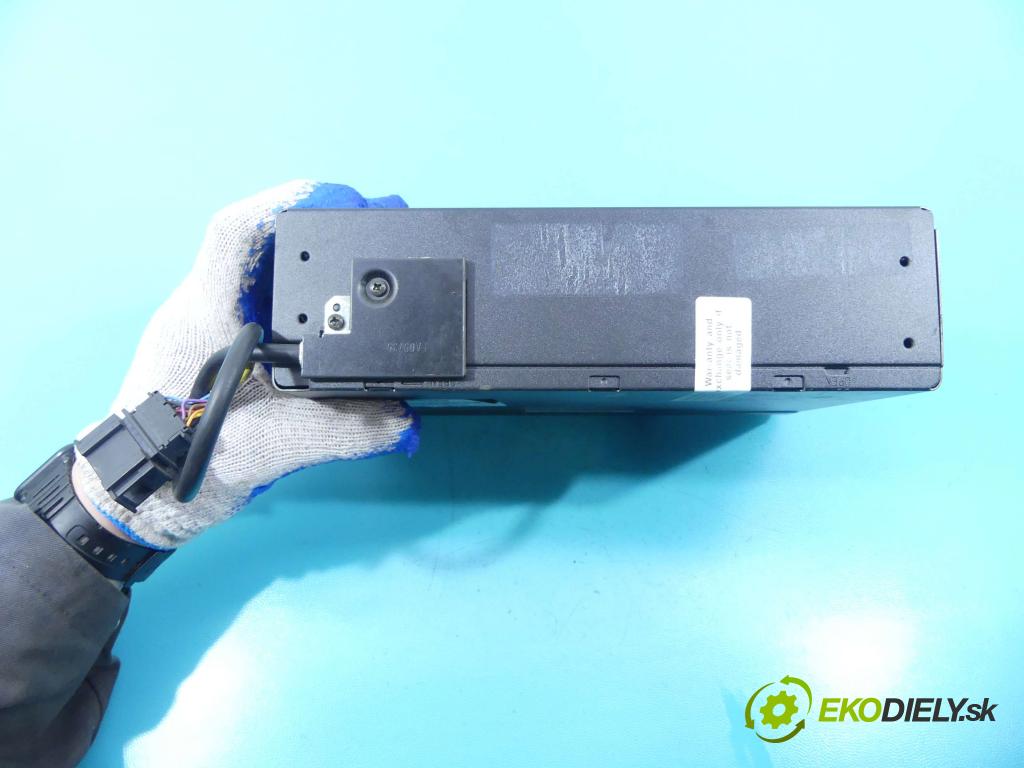 Vw Touareg 2002-2010 3.0 tdi V6 224hp automatic 165 kW 2967 cm3 5- Menič: cd  (CD meniče)