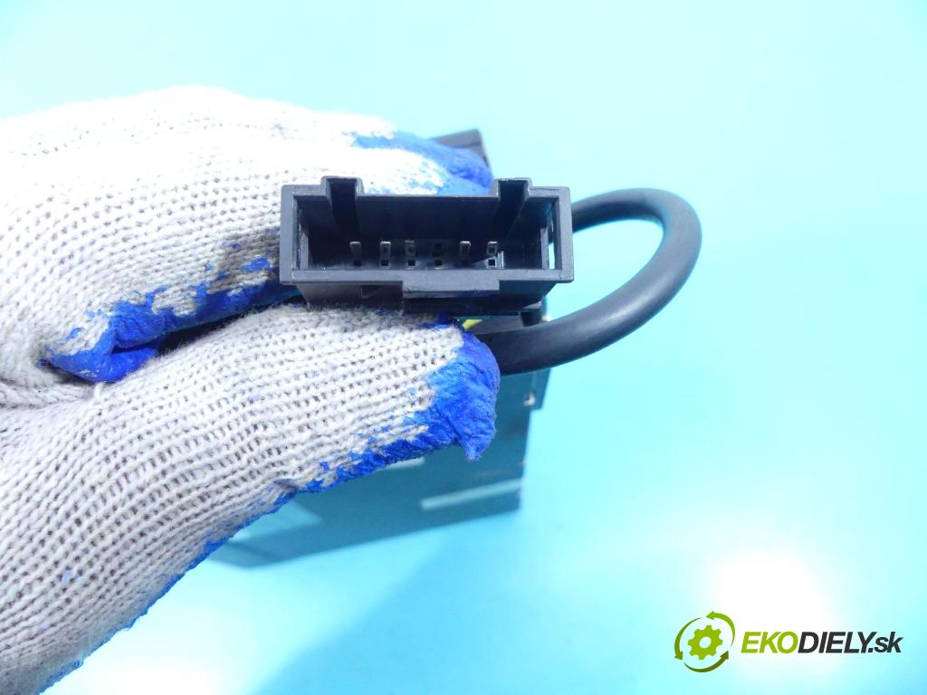 Vw Touareg 2002-2010 3.0 tdi V6 224hp automatic 165 kW 2967 cm3 5- Menič: cd  (CD meniče)