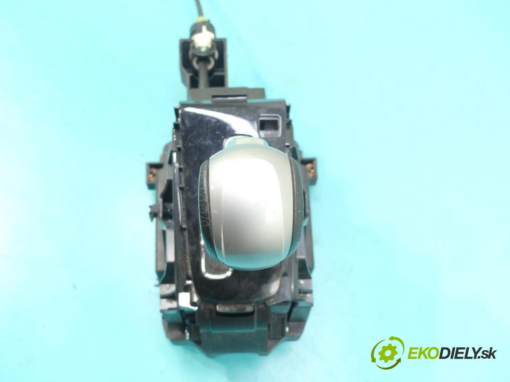 Chevrolet Cruze 1.8 16v 141 HP automatic 104 kW 1796 cm3 4- Páka: Změny: stupeň,rýchlosť  (Rýchlostné páky / kulisy)