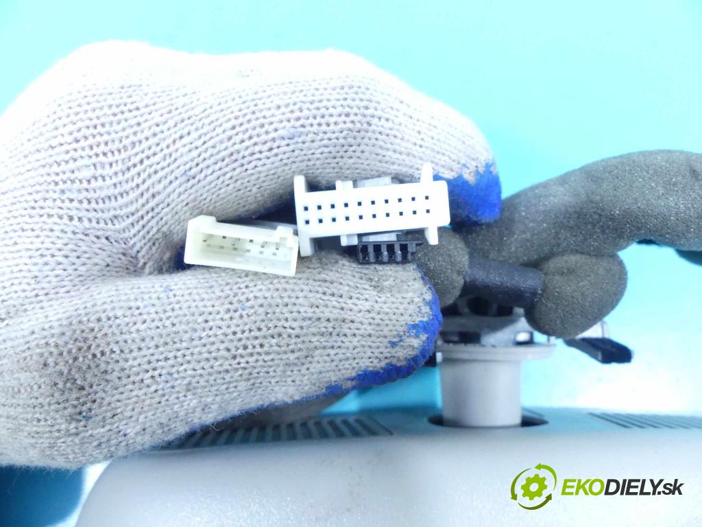 Mercedes GL I X164 2006-2012 4.7 V8 340KM automatic 250 kW 4663 cm3 5- zpětné zrcátko vnitřní  (Světla vnitřní)