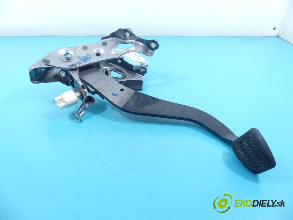 Toyota Auris II 2012-2018 1.6 16v 132  HP manual 97 kW 1598 cm3 5- pedále  (Pedále)