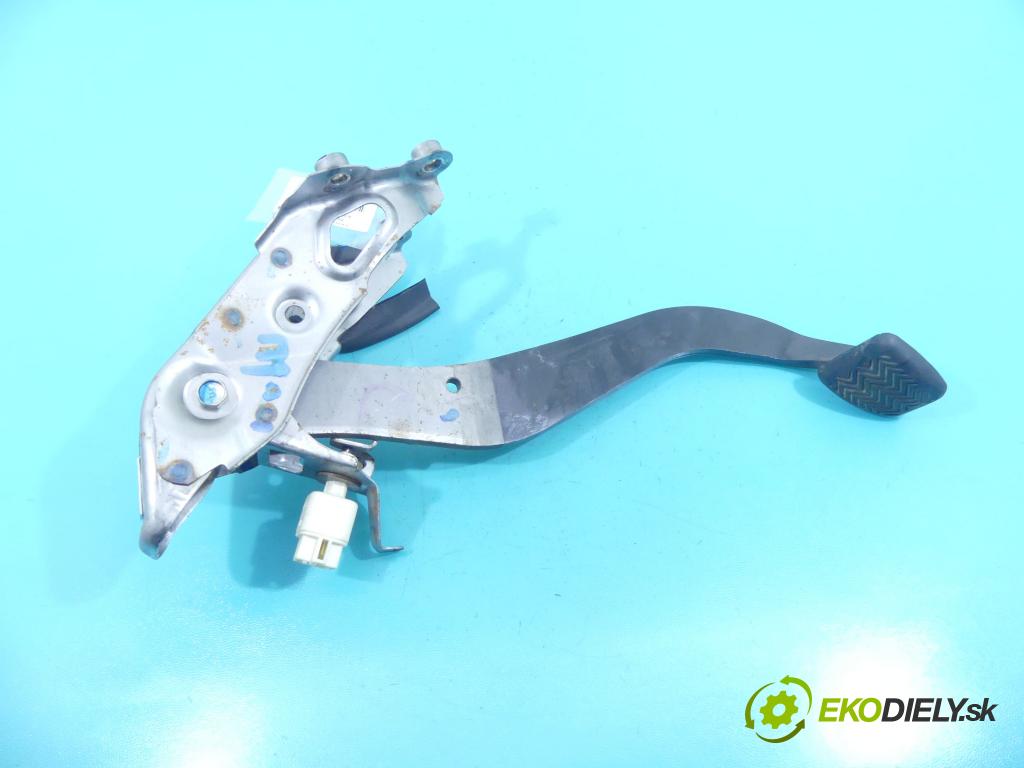 Toyota Auris II 2012-2018 1.6 16v 132  HP manual 97 kW 1598 cm3 5- pedále  (Pedále)