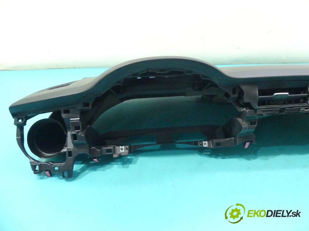 Toyota Auris II 2012-2018 1.6 16v 132  HP manual 97 kW 1598 cm3 5- kokpit,pristrojová doska rozdeľovacia