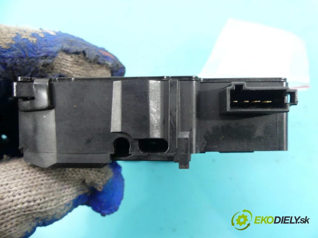 Chevrolet Aveo T300 2011-2014 1.2 16v 86 hp manual 63 kW 1229 cm3 4- zámek kufrových dveří zadní 687996079